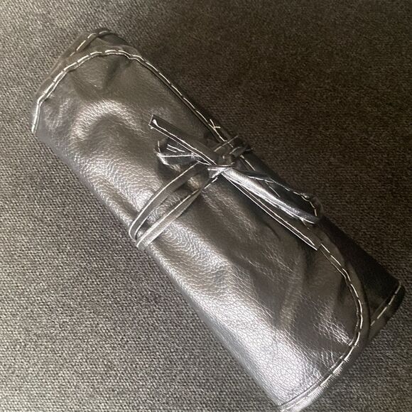 Accesories Makeup Brushes Set of 32 with Portable Faux Leather Pouch - Picture 5 of 5